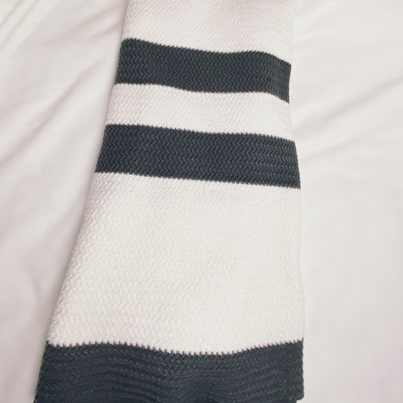 Knit Blanket - Picture 1 of 5
